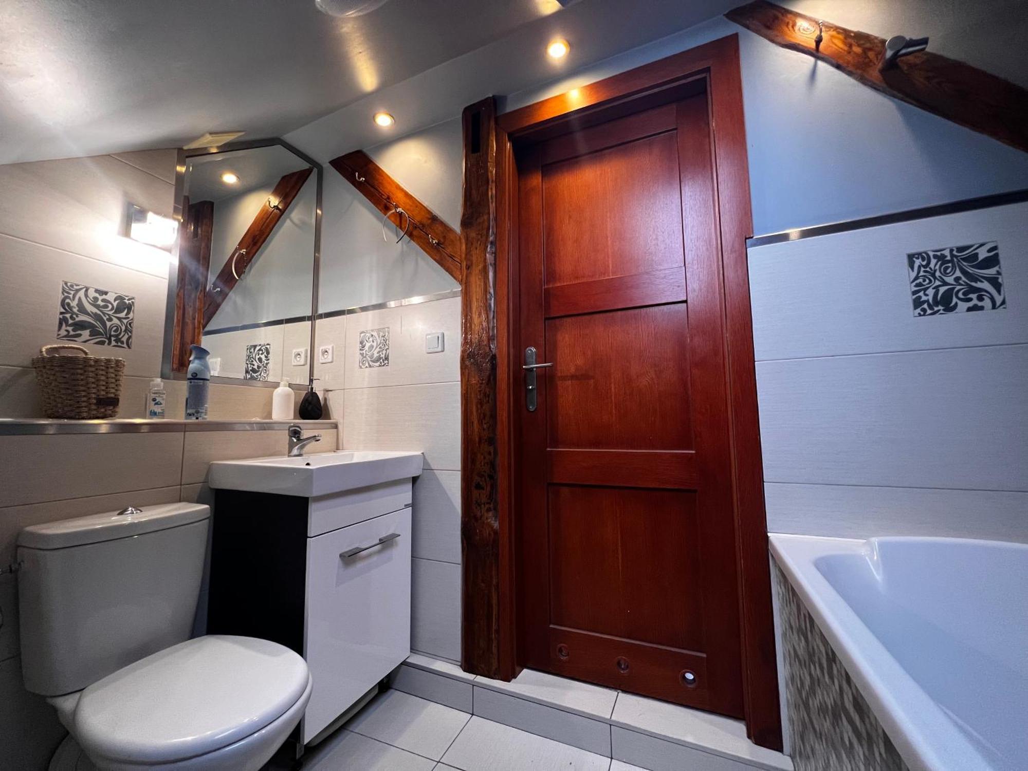 Cozy Attic Apartment