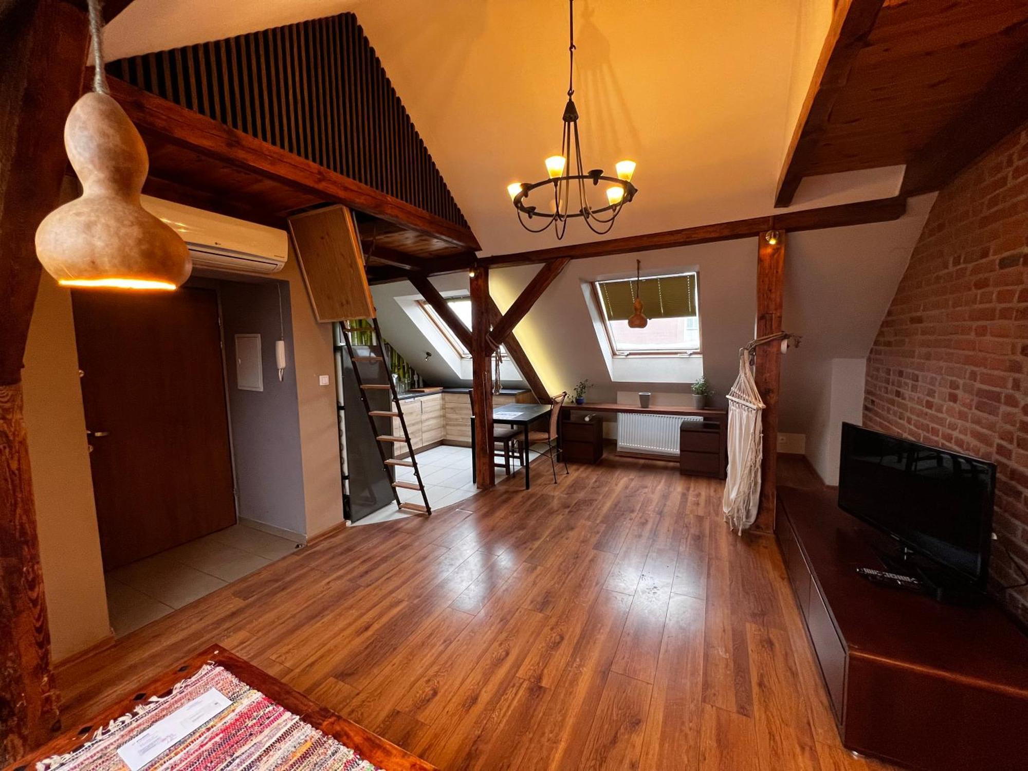 Cozy Attic Apartment Opole