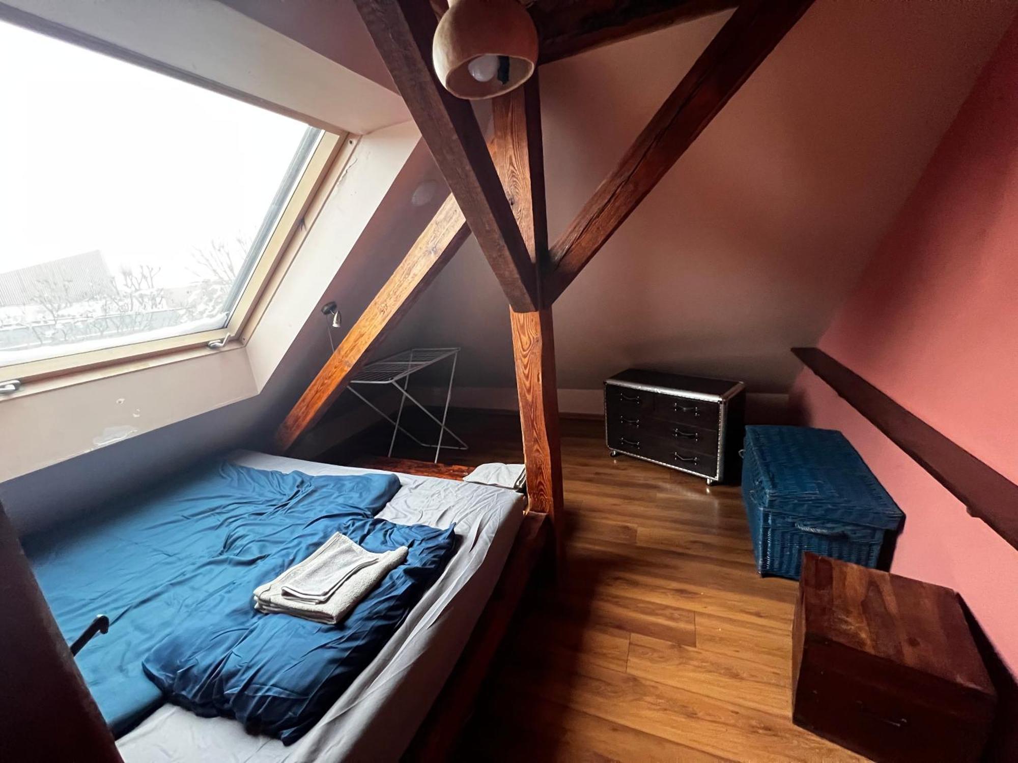 Cozy Attic Apartment *